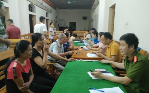 Cấp uỷ, chính quyền xã Vĩnh Quang đang tiếp tục chỉ đạo các tổ công tác của xã, thôn tiếp tục rà soát việc cài đặt tài khoản định danh diện tử mức độ 1,2 phấn đấu đạt tỉ lệ 100%, 